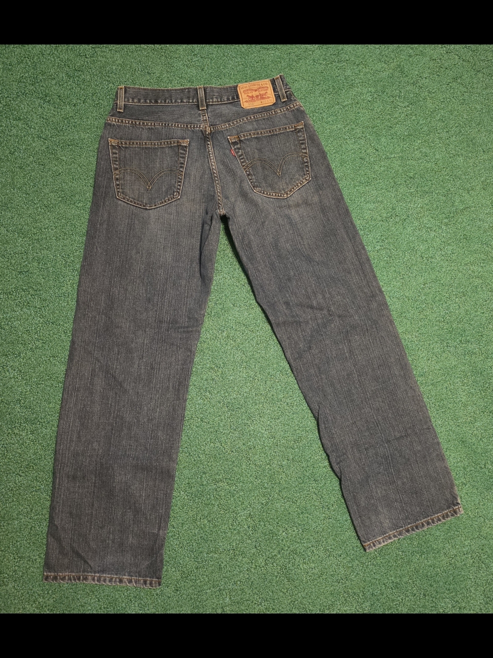 Levi's Men's Straight-Leg Jeans in Dark Gray with Contrast Stitching